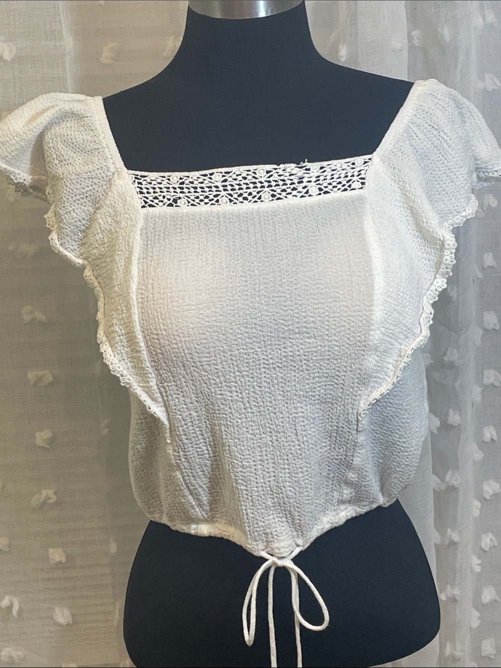Alter’d State White Ruffled Crochet Crop Trim Tie-Front Top Size S PTP 17, L 16